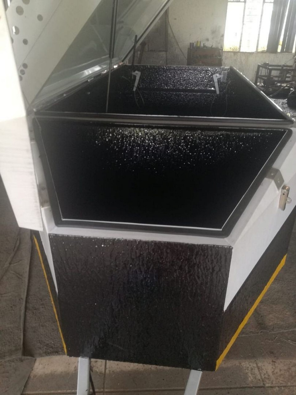 Trailer rubberised