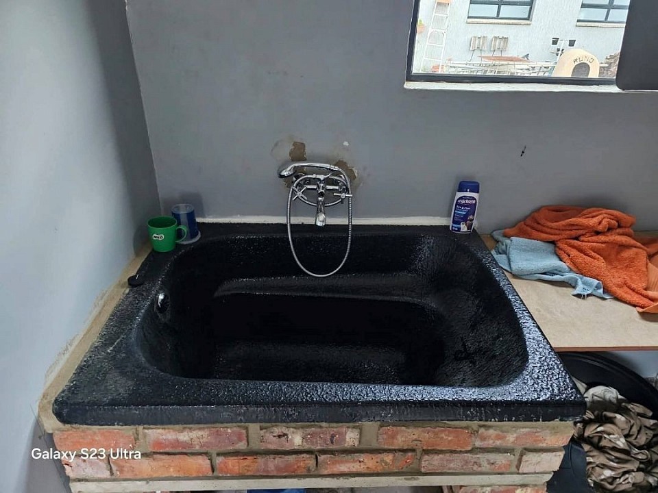 Dog bath rubberising